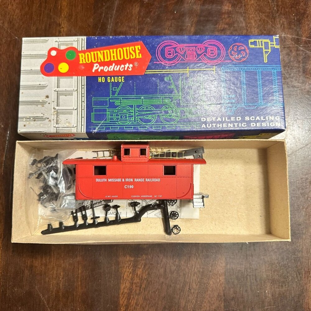 Roundhouse HO Gauge Duluth Missabe & Iron Range Railroad Caboose Model Kit C190